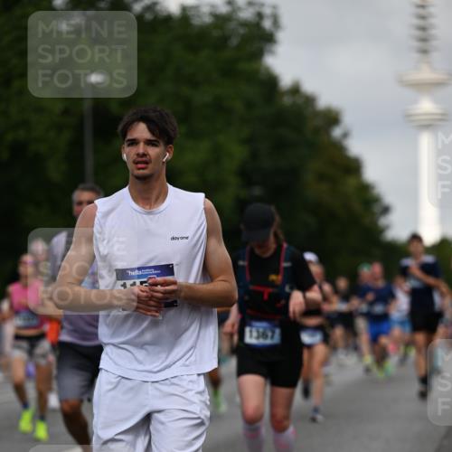 29.06.2025 - hella hamburg halbmarathon Dr. Thomas Lammeyer http://msf.ph/oto/8159050 29.06.2025 10:08:27 Kennedybrücke 1032, 1161, 1355, 1367, 1377, 1674, 2979, 3413, 3488, 4488, 4904, 4951, 5354, 5363, 5365, 5976, 6706, 6709, 7485, 9526, 10213, 10756, 10962 meine-sportfotos.de