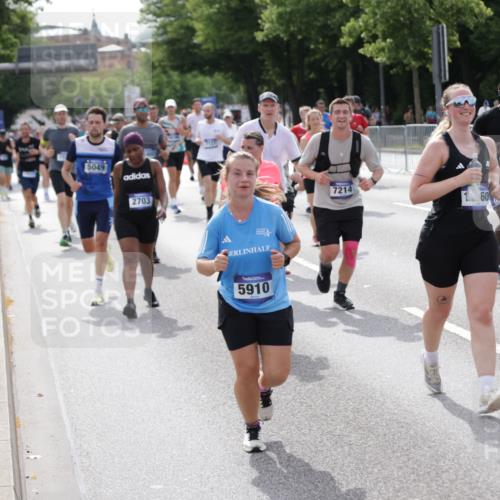 29.06.2025 - hella hamburg halbmarathon Jannik Wohlers http://msf.ph/oto/8159051 29.06.2025 10:18:16 Lombardsbrücke 1234, 1521, 1820, 2703, 2781, 2821, 3202, 3529, 3591, 3592, 4123, 4383, 4802, 5049, 5264, 5834, 5910, 6533, 7121, 7160, 7214, 7454, 8341, 8665, 9276, 9505, 9586, 9658, 9748, 10172, 10502, 10687, 10856, 11020, 12239, 12347, 12541, 12548, 12552, 12703, 12847, 12890, 13193, 14023, 14247, 14294, 14332, 14532, 14627, 14760, 14967, 15138, 15208, 15402, 15436, 15749, 15881, 16196, 16209, 16451, 17027, 17048, 17052, 17567, 18246, 18336, 18456 meine-sportfotos.de