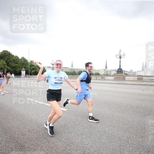 29.06.2025 - hella hamburg halbmarathon Jannik Wohlers http://msf.ph/oto/8159060 29.06.2025 10:54:37 Lombardsbrücke 1013, 2090, 2452, 3002, 3274, 4191, 4192, 5392, 5727, 6395, 6396, 6839, 6944, 7238, 9596, 10109, 10686, 11737, 11788, 11908, 12147, 12148, 12240, 13548, 13944, 13945, 13979, 13980, 14515, 14651, 14752, 15782, 16057, 16432, 16433, 16637, 16664, 16665, 17090, 18372 meine-sportfotos.de