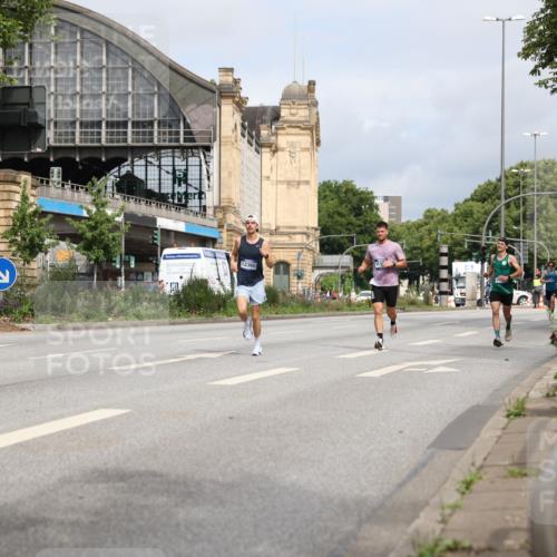 29.06.2025 - hella hamburg halbmarathon Yannick Fuchs http://msf.ph/oto/8159068 29.06.2025 10:19:26 20KM 2459, 6816, 7331, 7855, 7963, 9269, 10234, 11194, 11678, 12360, 13440, 14753, 17614, 18569, 19041 meine-sportfotos.de