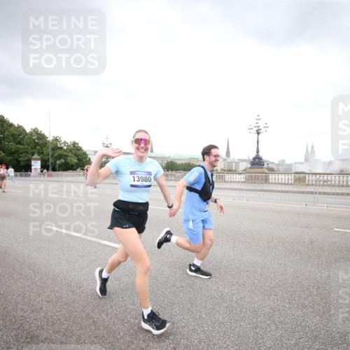 29.06.2025 - hella hamburg halbmarathon Jannik Wohlers http://msf.ph/oto/8159073 29.06.2025 10:54:37 Lombardsbrücke 1013, 2090, 2452, 3002, 3274, 4191, 4192, 5392, 5727, 6395, 6396, 6839, 6944, 7238, 9596, 10109, 10686, 11737, 11788, 11908, 12147, 12148, 12240, 13548, 13944, 13945, 13979, 13980, 14515, 14651, 14752, 15782, 16057, 16432, 16433, 16637, 16664, 16665, 17090, 18372 meine-sportfotos.de