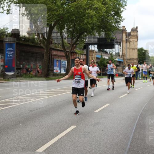 29.06.2025 - hella hamburg halbmarathon Yannick Fuchs http://msf.ph/oto/8159087 29.06.2025 10:38:41 20KM 1057, 1220, 1391, 1415, 1468, 1558, 1782, 1902, 1941, 2365, 2402, 2415, 2816, 3004, 3021, 3305, 3907, 4310, 4425, 4981, 4991, 4999, 5231, 5275, 5476, 5624, 5884, 6490, 6903, 7005, 7191, 7322, 8063, 8722, 9159, 9374, 9444, 9633, 10193, 10596, 10930, 11469, 12159, 12554, 12711, 12966, 13123, 13421, 13996, 14351, 14667, 14798, 14816, 15185, 15225, 15233, 15280, 15512, 15862, 16062, 16224, 16316, 16506, 16893, 17097, 17251, 17729, 17748, 18560, 18806, 19207 meine-sportfotos.de
