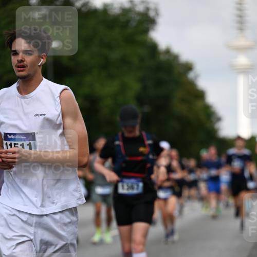 29.06.2025 - hella hamburg halbmarathon Dr. Thomas Lammeyer http://msf.ph/oto/8159094 29.06.2025 10:08:27 Kennedybrücke 1032, 1161, 1355, 1367, 1377, 1674, 2979, 3413, 3488, 4488, 4904, 4951, 5354, 5363, 5365, 5976, 6706, 6709, 7485, 9526, 10213, 10756, 10962 meine-sportfotos.de