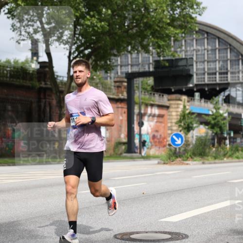 29.06.2025 - hella hamburg halbmarathon Yannick Fuchs http://msf.ph/oto/8159107 29.06.2025 10:19:30 20KM 2459, 6816, 7331, 7855, 9269, 10234, 11194, 11678, 12360, 14753, 17614, 18569, 19041 meine-sportfotos.de