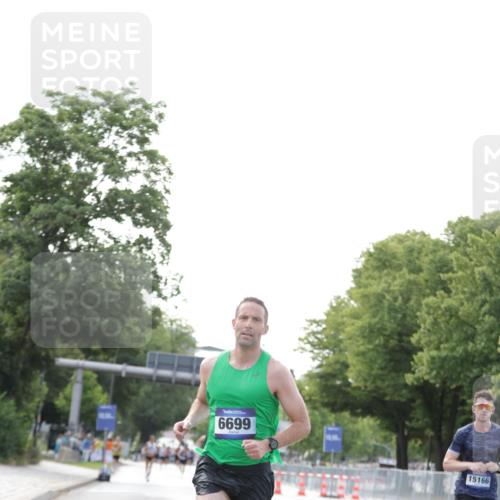 29.06.2025 - hella hamburg halbmarathon Jannik Wohlers http://msf.ph/oto/8159125 29.06.2025 09:39:03 Lombardsbrücke 4524, 6699, 13016, 14188, 14932, 15166, 16548, 18694, 19072 meine-sportfotos.de
