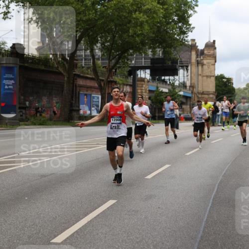 29.06.2025 - hella hamburg halbmarathon Yannick Fuchs http://msf.ph/oto/8159127 29.06.2025 10:38:41 20KM 1057, 1220, 1391, 1415, 1468, 1558, 1782, 1902, 1941, 2365, 2402, 2415, 2816, 3004, 3021, 3305, 3907, 4310, 4425, 4981, 4991, 4999, 5231, 5275, 5476, 5624, 5884, 6490, 6903, 7005, 7191, 7322, 8063, 8722, 9159, 9374, 9444, 9633, 10193, 10596, 10930, 11469, 12159, 12554, 12711, 12966, 13123, 13421, 13996, 14351, 14667, 14798, 14816, 15185, 15225, 15233, 15280, 15512, 15862, 16062, 16224, 16316, 16506, 16893, 17097, 17251, 17729, 17748, 18560, 18806, 19207 meine-sportfotos.de