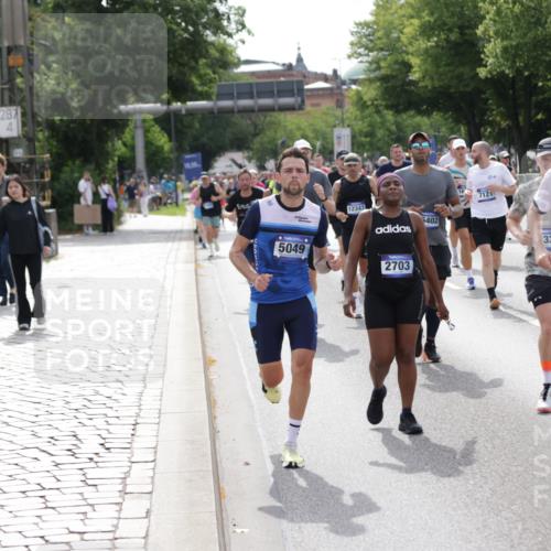 29.06.2025 - hella hamburg halbmarathon Jannik Wohlers http://msf.ph/oto/8159139 29.06.2025 10:18:17 Lombardsbrücke 1234, 1521, 1820, 2703, 2781, 2821, 3202, 3529, 3591, 3592, 4383, 4802, 5049, 5264, 5266, 5834, 5910, 6533, 7051, 7121, 7214, 7454, 8341, 8665, 9276, 9505, 9586, 9658, 9748, 10172, 10502, 10856, 11020, 12239, 12347, 12541, 12548, 12552, 12703, 12847, 12890, 13193, 14023, 14247, 14294, 14332, 14532, 14627, 14760, 14967, 15138, 15208, 15402, 15436, 15749, 15881, 16196, 16451, 17027, 17030, 17048, 17052, 17490, 17567, 18246, 18336, 18456 meine-sportfotos.de