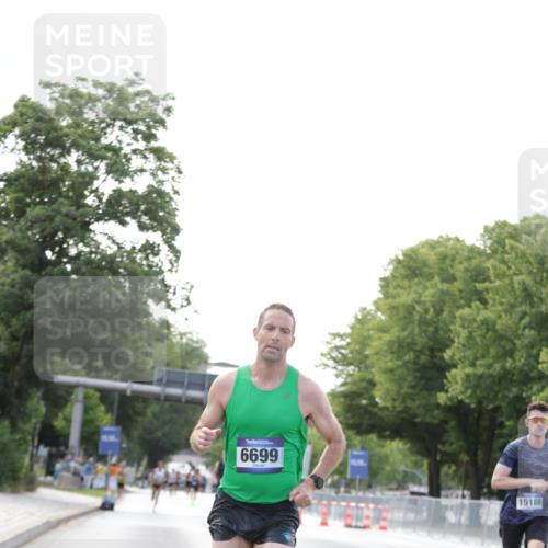 29.06.2025 - hella hamburg halbmarathon Jannik Wohlers http://msf.ph/oto/8159140 29.06.2025 09:39:03 Lombardsbrücke 4524, 6699, 13016, 14188, 14932, 15166, 16548, 18694, 19072 meine-sportfotos.de