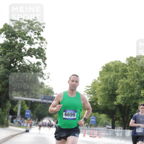 29.06.2025 - hella hamburg halbmarathon Jannik Wohlers http://msf.ph/oto/8159146 29.06.2025 09:39:03 Lombardsbrücke 4524, 6699, 13016, 14188, 14932, 15166, 16548, 18694, 19072 meine-sportfotos.de