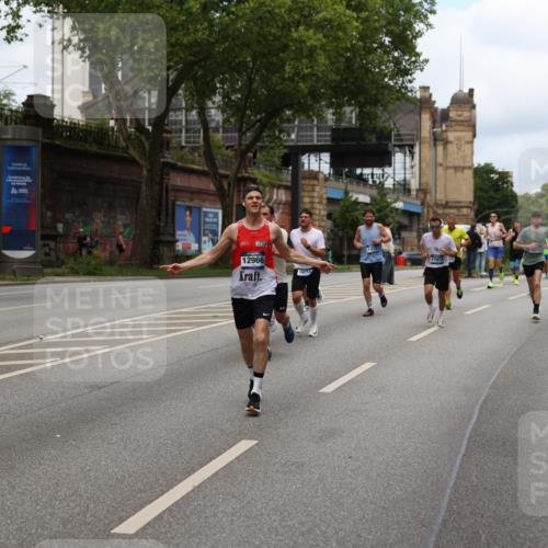 29.06.2025 - hella hamburg halbmarathon Yannick Fuchs http://msf.ph/oto/8159148 29.06.2025 10:38:41 20KM 1057, 1220, 1391, 1415, 1468, 1558, 1782, 1902, 1941, 2365, 2402, 2415, 2816, 3004, 3021, 3305, 3907, 4310, 4425, 4981, 4991, 4999, 5231, 5275, 5476, 5624, 5884, 6490, 6903, 7005, 7191, 7322, 8063, 8722, 9159, 9374, 9444, 9633, 10193, 10596, 10930, 11469, 12159, 12554, 12711, 12966, 13123, 13421, 13996, 14351, 14667, 14798, 14816, 15185, 15225, 15233, 15280, 15512, 15862, 16062, 16224, 16316, 16506, 16893, 17097, 17251, 17729, 17748, 18560, 18806, 19207 meine-sportfotos.de