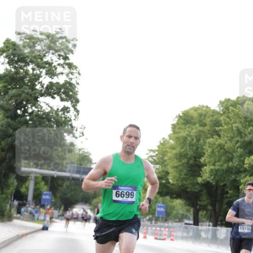 29.06.2025 - hella hamburg halbmarathon Jannik Wohlers http://msf.ph/oto/8159151 29.06.2025 09:39:03 Lombardsbrücke 4524, 6699, 13016, 14188, 14932, 15166, 16548, 18694, 19072 meine-sportfotos.de