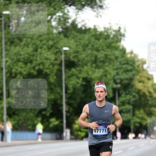 29.06.2025 - hella hamburg halbmarathon Dr. Thomas Lammeyer http://msf.ph/oto/8159158 29.06.2025 09:43:52 Kennedybrücke 5253, 6816, 9475 meine-sportfotos.de