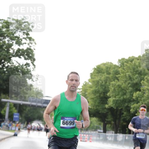 29.06.2025 - hella hamburg halbmarathon Jannik Wohlers http://msf.ph/oto/8159173 29.06.2025 09:39:04 Lombardsbrücke 4524, 6699, 13016, 14188, 14932, 15166, 16548, 18694, 18848, 19072 meine-sportfotos.de