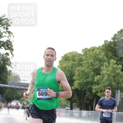 29.06.2025 - hella hamburg halbmarathon Jannik Wohlers http://msf.ph/oto/8159196 29.06.2025 09:39:04 Lombardsbrücke 4524, 6699, 13016, 14188, 14932, 15166, 16548, 18694, 18848, 19072 meine-sportfotos.de