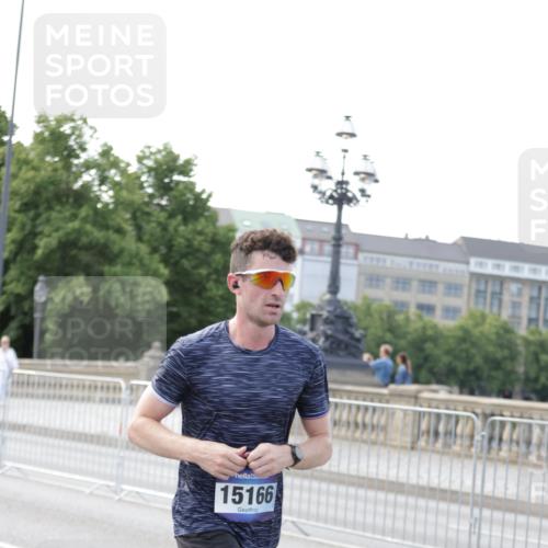 29.06.2025 - hella hamburg halbmarathon Jannik Wohlers http://msf.ph/oto/8159205 29.06.2025 09:39:06 Lombardsbrücke 4524, 6699, 13016, 14188, 14932, 15166, 16548, 18694, 18848, 19072 meine-sportfotos.de
