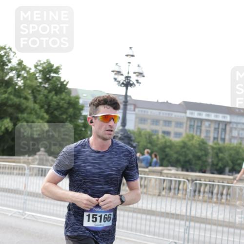 29.06.2025 - hella hamburg halbmarathon Jannik Wohlers http://msf.ph/oto/8159209 29.06.2025 09:39:06 Lombardsbrücke 4524, 6699, 13016, 14188, 14932, 15166, 16548, 18694, 18848, 19072 meine-sportfotos.de