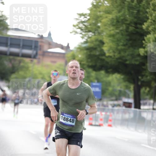 29.06.2025 - hella hamburg halbmarathon Jannik Wohlers http://msf.ph/oto/8159214 29.06.2025 09:39:08 Lombardsbrücke 4524, 6699, 11342, 13016, 14932, 15166, 16548, 18694, 18848, 19072, 19108 meine-sportfotos.de