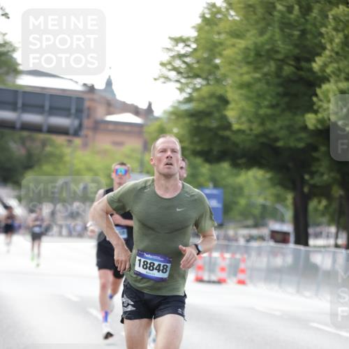 29.06.2025 - hella hamburg halbmarathon Jannik Wohlers http://msf.ph/oto/8159221 29.06.2025 09:39:08 Lombardsbrücke 4524, 6699, 11342, 13016, 14932, 15166, 16548, 18694, 18848, 19072, 19108 meine-sportfotos.de