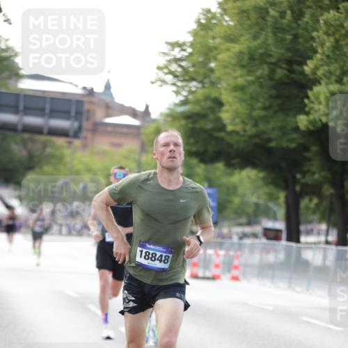 29.06.2025 - hella hamburg halbmarathon Jannik Wohlers http://msf.ph/oto/8159224 29.06.2025 09:39:08 Lombardsbrücke 4524, 6699, 11342, 13016, 14932, 15166, 16548, 18694, 18848, 19072, 19108 meine-sportfotos.de