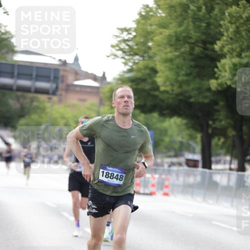 29.06.2025 - hella hamburg halbmarathon Jannik Wohlers http://msf.ph/oto/8159228 29.06.2025 09:39:08 Lombardsbrücke 4524, 6699, 11342, 13016, 14932, 15166, 16548, 18694, 18848, 19072, 19108 meine-sportfotos.de