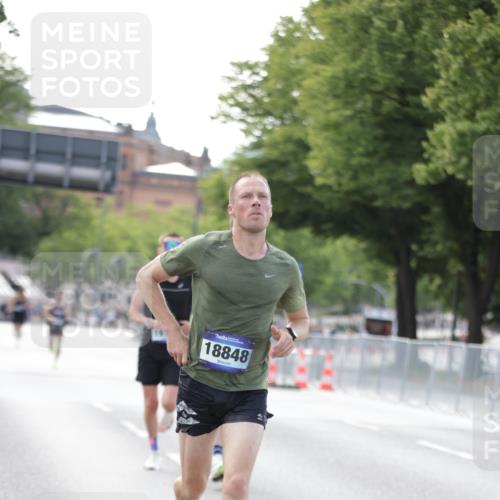 29.06.2025 - hella hamburg halbmarathon Jannik Wohlers http://msf.ph/oto/8159232 29.06.2025 09:39:08 Lombardsbrücke 4524, 6699, 11342, 13016, 14932, 15166, 16548, 18694, 18848, 19072, 19108 meine-sportfotos.de