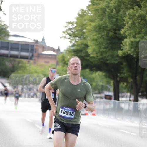 29.06.2025 - hella hamburg halbmarathon Jannik Wohlers http://msf.ph/oto/8159245 29.06.2025 09:39:08 Lombardsbrücke 4524, 6699, 11342, 13016, 14932, 15166, 16548, 18694, 18848, 19072, 19108 meine-sportfotos.de