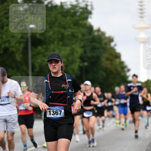 29.06.2025 - hella hamburg halbmarathon Dr. Thomas Lammeyer http://msf.ph/oto/8159248 29.06.2025 10:08:28 Kennedybrücke 1032, 1161, 1355, 1367, 1377, 1674, 2979, 3413, 3488, 4488, 4904, 5354, 5363, 5365, 5976, 6706, 6709, 10213, 10756, 10962 meine-sportfotos.de