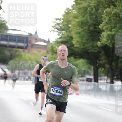29.06.2025 - hella hamburg halbmarathon Jannik Wohlers http://msf.ph/oto/8159250 29.06.2025 09:39:08 Lombardsbrücke 4524, 6699, 11342, 13016, 14932, 15166, 16548, 18694, 18848, 19072, 19108 meine-sportfotos.de