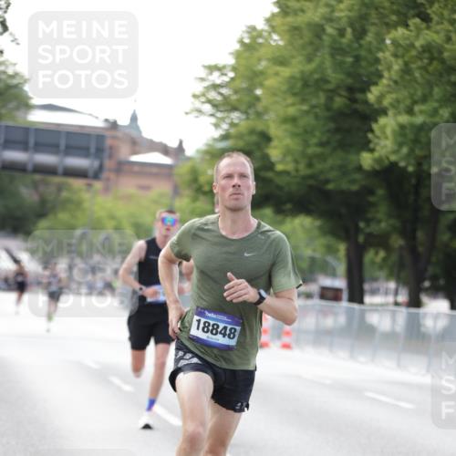 29.06.2025 - hella hamburg halbmarathon Jannik Wohlers http://msf.ph/oto/8159256 29.06.2025 09:39:08 Lombardsbrücke 4524, 6699, 11342, 13016, 14932, 15166, 16548, 18694, 18848, 19072, 19108 meine-sportfotos.de
