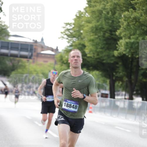 29.06.2025 - hella hamburg halbmarathon Jannik Wohlers http://msf.ph/oto/8159261 29.06.2025 09:39:08 Lombardsbrücke 4524, 6699, 11342, 13016, 14932, 15166, 16548, 18694, 18848, 19072, 19108 meine-sportfotos.de