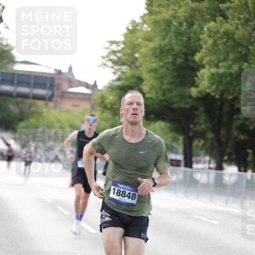 29.06.2025 - hella hamburg halbmarathon Jannik Wohlers http://msf.ph/oto/8159273 29.06.2025 09:39:08 Lombardsbrücke 4524, 6699, 11342, 13016, 14932, 15166, 16548, 18694, 18848, 19072, 19108 meine-sportfotos.de