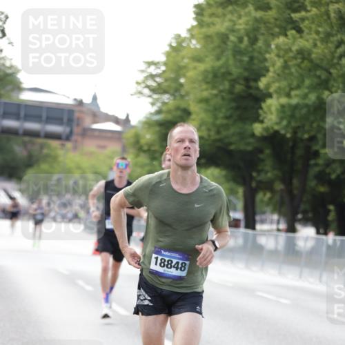 29.06.2025 - hella hamburg halbmarathon Jannik Wohlers http://msf.ph/oto/8159280 29.06.2025 09:39:09 Lombardsbrücke 4524, 6699, 11342, 13016, 14932, 15166, 16548, 18694, 18848, 19072, 19108 meine-sportfotos.de
