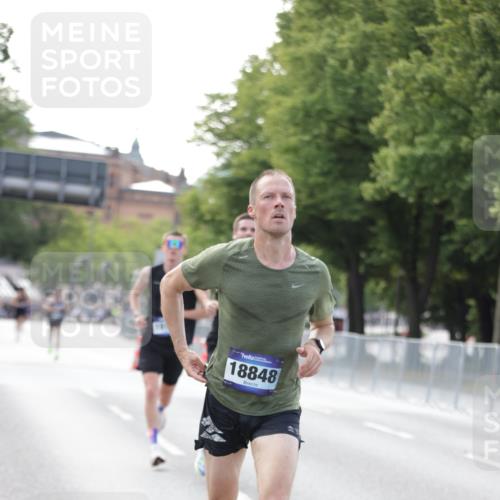 29.06.2025 - hella hamburg halbmarathon Jannik Wohlers http://msf.ph/oto/8159282 29.06.2025 09:39:09 Lombardsbrücke 4524, 6699, 11342, 13016, 14932, 15166, 16548, 18694, 18848, 19072, 19108 meine-sportfotos.de