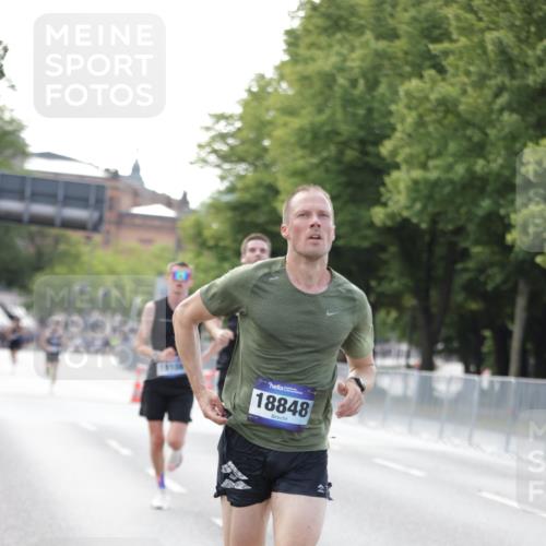 29.06.2025 - hella hamburg halbmarathon Jannik Wohlers http://msf.ph/oto/8159293 29.06.2025 09:39:09 Lombardsbrücke 4524, 6699, 11342, 13016, 14932, 15166, 16548, 18694, 18848, 19072, 19108 meine-sportfotos.de