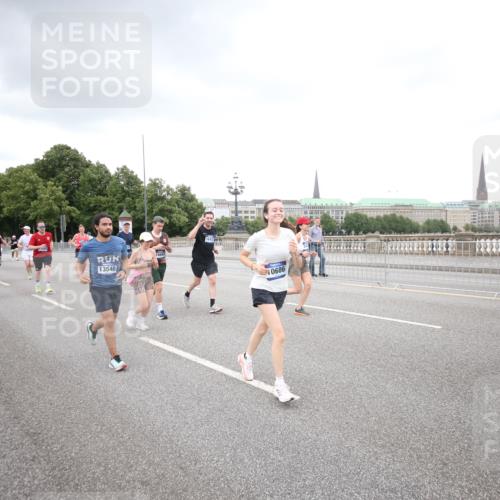 29.06.2025 - hella hamburg halbmarathon Jannik Wohlers http://msf.ph/oto/8159304 29.06.2025 10:54:41 Lombardsbrücke 1013, 2090, 2452, 3002, 3274, 4039, 4191, 4192, 5392, 5727, 6395, 6396, 6839, 6944, 7219, 7238, 7766, 8403, 8519, 9596, 10109, 10458, 10686, 11737, 11788, 11908, 12147, 12148, 13548, 13979, 13980, 14515, 14651, 15581, 15782, 15843, 16057, 16432, 16433, 16637, 16664, 16665, 17090, 18372, 19199 meine-sportfotos.de