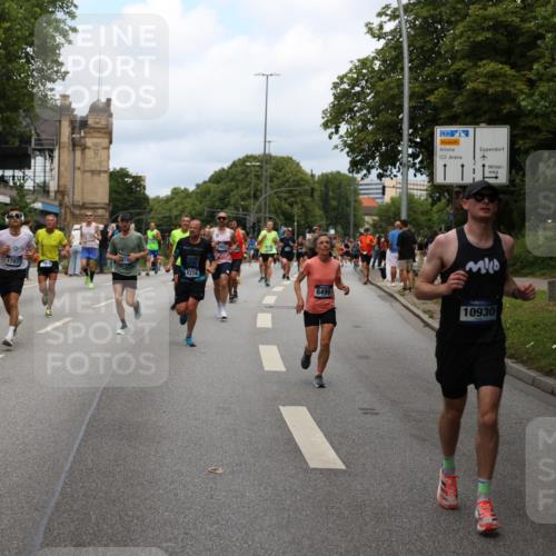 29.06.2025 - hella hamburg halbmarathon Yannick Fuchs http://msf.ph/oto/8159329 29.06.2025 10:38:42 20KM 1057, 1220, 1391, 1415, 1468, 1558, 1782, 1902, 1941, 2365, 2402, 2415, 2816, 3004, 3021, 3305, 3907, 4310, 4991, 4999, 5231, 5275, 5476, 5624, 5884, 6490, 6903, 7005, 7191, 7322, 8063, 8722, 9159, 9374, 9444, 9633, 10193, 10596, 10930, 11469, 12159, 12554, 12711, 12966, 13123, 13421, 13996, 14351, 14667, 14798, 14816, 15185, 15225, 15233, 15280, 15862, 16316, 16506, 16893, 17097, 17251, 17729, 17748, 18560, 18806, 19207 meine-sportfotos.de