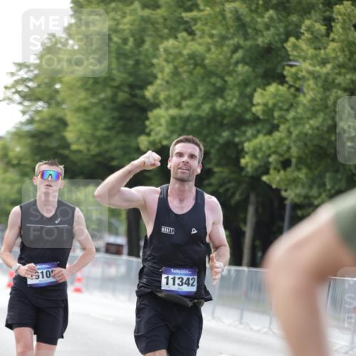 29.06.2025 - hella hamburg halbmarathon Jannik Wohlers http://msf.ph/oto/8159330 29.06.2025 09:39:10 Lombardsbrücke 4524, 6699, 11342, 13016, 14932, 15166, 16548, 18694, 18848, 19072, 19108 meine-sportfotos.de