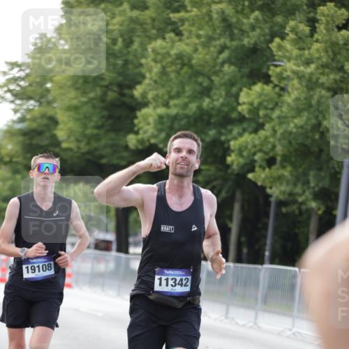 29.06.2025 - hella hamburg halbmarathon Jannik Wohlers http://msf.ph/oto/8159337 29.06.2025 09:39:10 Lombardsbrücke 4524, 6699, 11342, 13016, 14932, 15166, 16548, 18694, 18848, 19072, 19108 meine-sportfotos.de