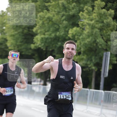 29.06.2025 - hella hamburg halbmarathon Jannik Wohlers http://msf.ph/oto/8159362 29.06.2025 09:39:10 Lombardsbrücke 4524, 6699, 11342, 13016, 14932, 15166, 16548, 18694, 18848, 19072, 19108 meine-sportfotos.de
