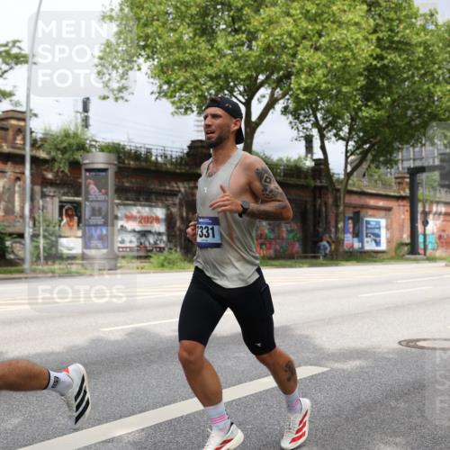 29.06.2025 - hella hamburg halbmarathon Yannick Fuchs http://msf.ph/oto/8159395 29.06.2025 10:19:42 20KM 2459, 2892, 5612, 7142, 7331, 7855, 9269, 11678, 14506, 17614, 18569, 18695, 19041 meine-sportfotos.de