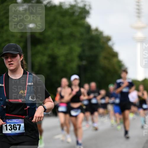 29.06.2025 - hella hamburg halbmarathon Dr. Thomas Lammeyer http://msf.ph/oto/8159396 29.06.2025 10:08:29 Kennedybrücke 1032, 1161, 1367, 1377, 1674, 2011, 2979, 3413, 3488, 4488, 4904, 5354, 5363, 5365, 5976, 6706, 6709, 10213, 10756, 10962 meine-sportfotos.de