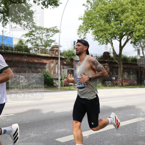 29.06.2025 - hella hamburg halbmarathon Yannick Fuchs http://msf.ph/oto/8159417 29.06.2025 10:19:42 20KM 2459, 2892, 5612, 7142, 7331, 7855, 9269, 11678, 14506, 17614, 18569, 18695, 19041 meine-sportfotos.de