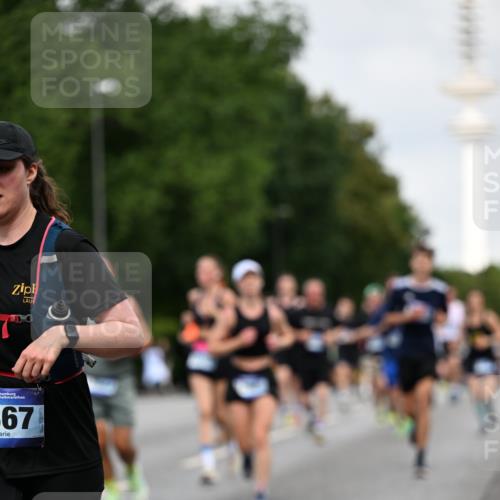 29.06.2025 - hella hamburg halbmarathon Dr. Thomas Lammeyer http://msf.ph/oto/8159428 29.06.2025 10:08:29 Kennedybrücke 1032, 1161, 1367, 1377, 1674, 2011, 2979, 3413, 3488, 4488, 4904, 5354, 5363, 5365, 5976, 6706, 6709, 10213, 10756, 10962 meine-sportfotos.de