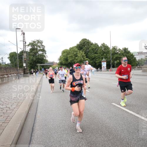 29.06.2025 - hella hamburg halbmarathon Jannik Wohlers http://msf.ph/oto/8159431 29.06.2025 10:54:43 Lombardsbrücke 1013, 2090, 2452, 3274, 4039, 5392, 5727, 6395, 6396, 6839, 6944, 7219, 7238, 7766, 8403, 8519, 9596, 10109, 10458, 10686, 11737, 11788, 11908, 12147, 12148, 13098, 13548, 13979, 13980, 14515, 14651, 15160, 15581, 15782, 15843, 16057, 16432, 16433, 16664, 16665, 17090, 19199 meine-sportfotos.de