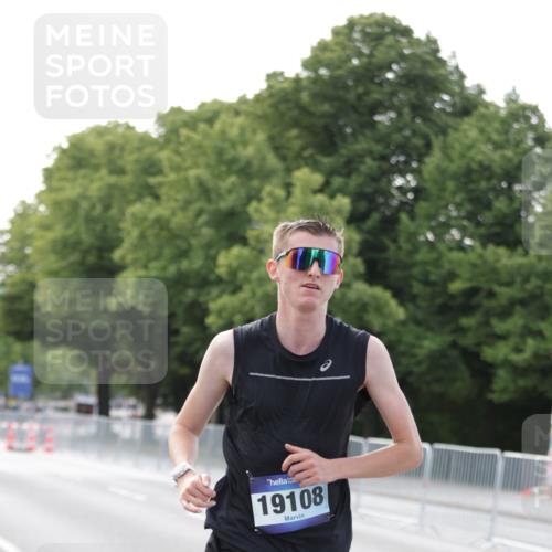 29.06.2025 - hella hamburg halbmarathon Jannik Wohlers http://msf.ph/oto/8159435 29.06.2025 09:39:12 Lombardsbrücke 51, 6699, 11342, 13016, 14932, 15166, 16548, 18694, 18848, 19108 meine-sportfotos.de