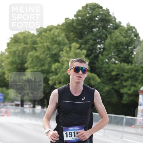 29.06.2025 - hella hamburg halbmarathon Jannik Wohlers http://msf.ph/oto/8159437 29.06.2025 09:39:12 Lombardsbrücke 51, 6699, 11342, 13016, 14932, 15166, 16548, 18694, 18848, 19108 meine-sportfotos.de