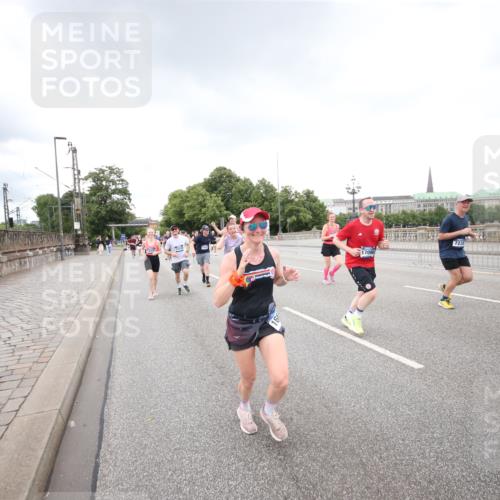 29.06.2025 - hella hamburg halbmarathon Jannik Wohlers http://msf.ph/oto/8159533 29.06.2025 10:54:44 Lombardsbrücke 1013, 2090, 2452, 3274, 4039, 5392, 6395, 6396, 6839, 6944, 7219, 7238, 7766, 8403, 8519, 9596, 10109, 10458, 10686, 11737, 11788, 11908, 12147, 12148, 13098, 13548, 13979, 13980, 14515, 14651, 15160, 15581, 15782, 15843, 16057, 16432, 16433, 16664, 16665, 17090, 19199 meine-sportfotos.de