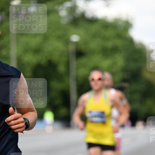 29.06.2025 - hella hamburg halbmarathon Dr. Thomas Lammeyer http://msf.ph/oto/8159549 29.06.2025 09:43:58 Kennedybrücke  meine-sportfotos.de