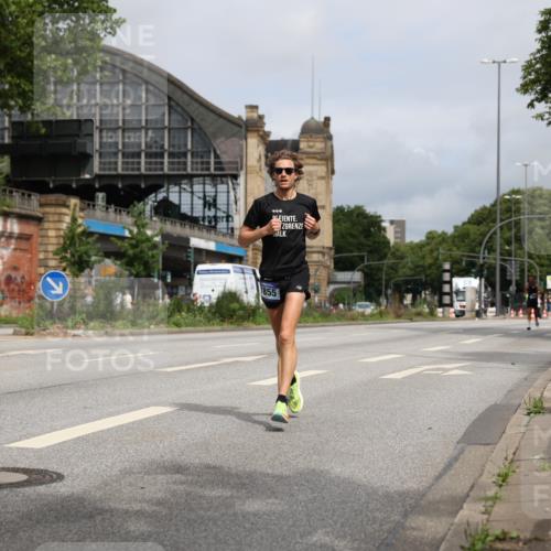 29.06.2025 - hella hamburg halbmarathon Yannick Fuchs http://msf.ph/oto/8159553 29.06.2025 10:19:50 20KM 1241, 2892, 5612, 7142, 7855, 11678, 13872, 14506, 16361, 17752, 18695, 18740 meine-sportfotos.de