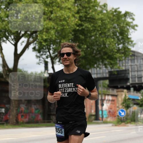 29.06.2025 - hella hamburg halbmarathon Yannick Fuchs http://msf.ph/oto/8159630 29.06.2025 10:19:52 20KM 1241, 2892, 5612, 7142, 7855, 11678, 13872, 14506, 16361, 17752, 18695, 18740 meine-sportfotos.de